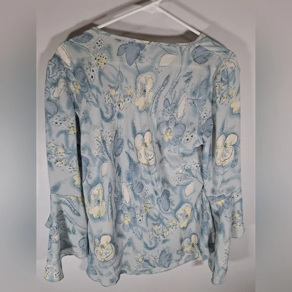East West Vintage Baby Blue Floral Flowy Top Size Large Cross Front 3/4 Sleeve - Picture 7 of 10